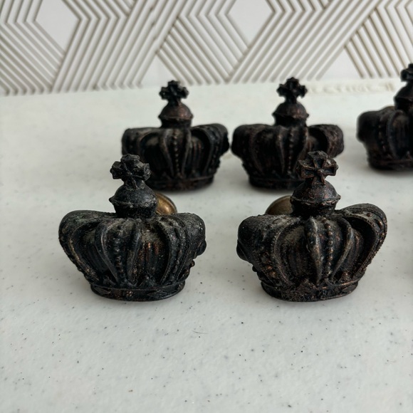 Antique style crown drawer pulls lot (10) - Picture 3 of 7